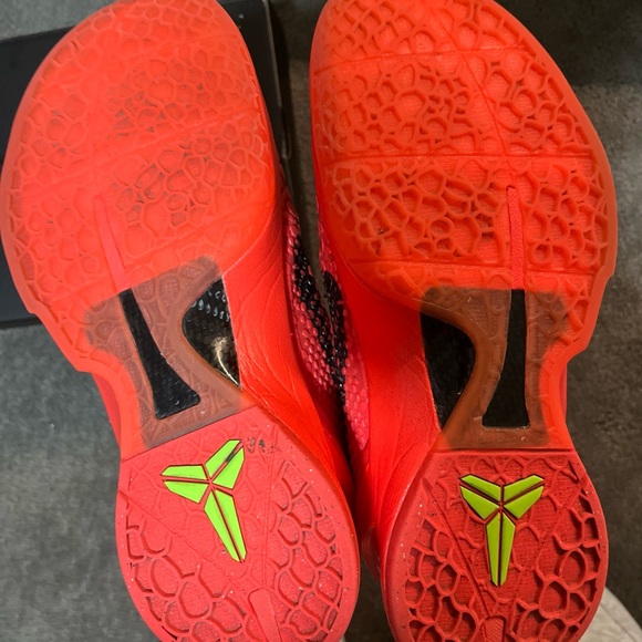 Kobe 6 Reverse Grinch (Size 8, good condition) - Picture 4 of 5